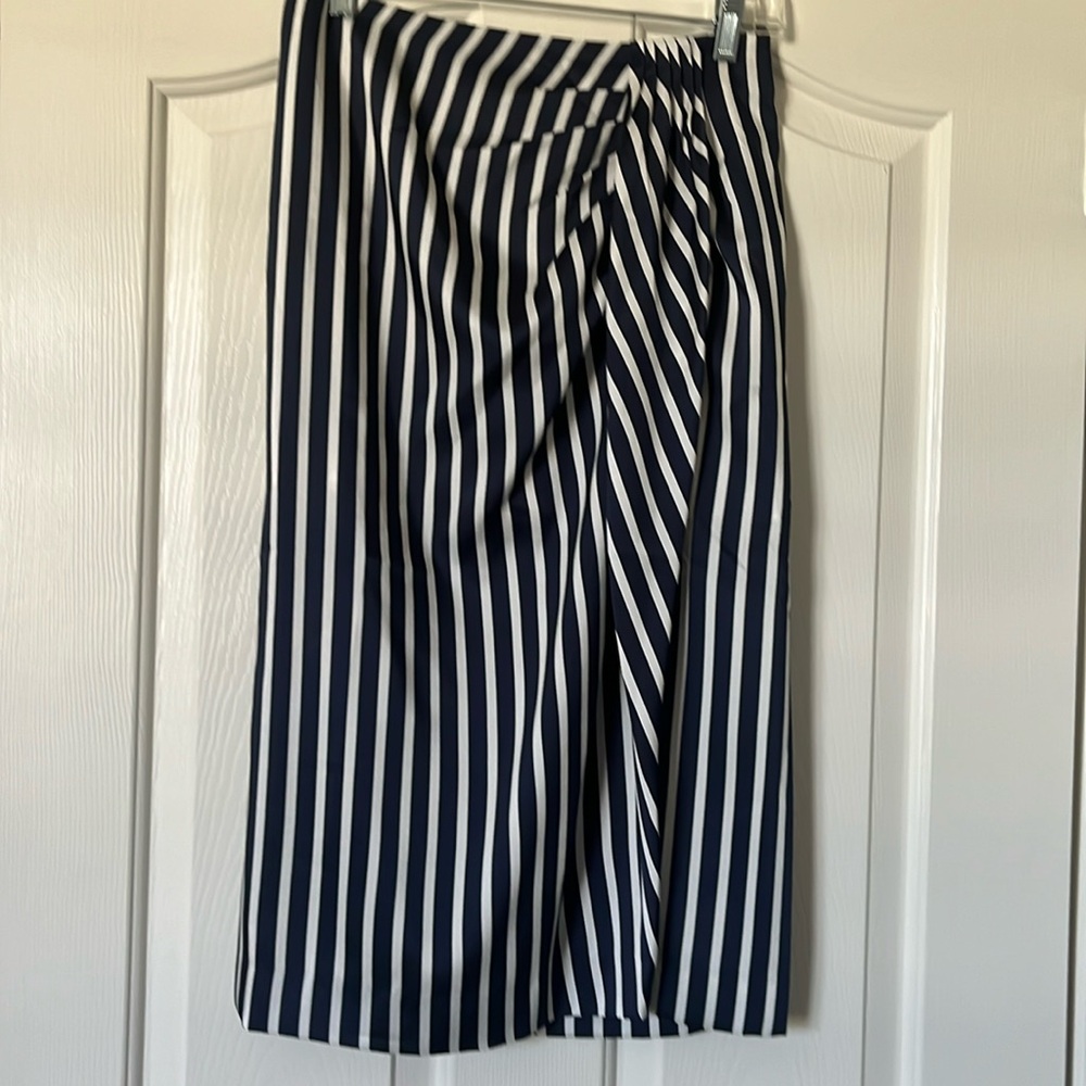J Crew navy/white midi skirt size 2 with slit front and back zipper.